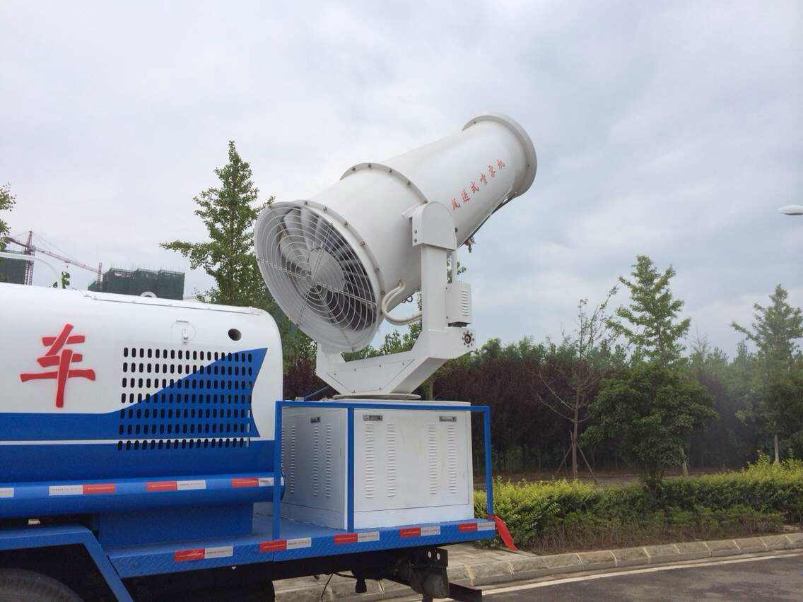 多功能抑塵車準備噴霧 多功能抑塵車準備噴霧