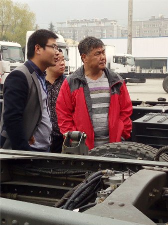 公司韓總與蓋主任交流車輛開發情況 公司韓總與蓋主任交流車輛開發情況