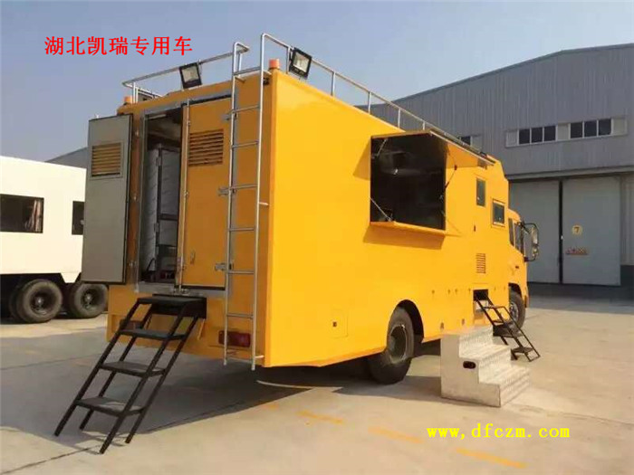 東風天錦炊事車側(cè)面照片 東風天錦炊事車側(cè)面照片