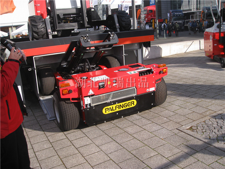 安裝貨箱底部的叉車固定廂 安裝貨箱底部的叉車固定廂